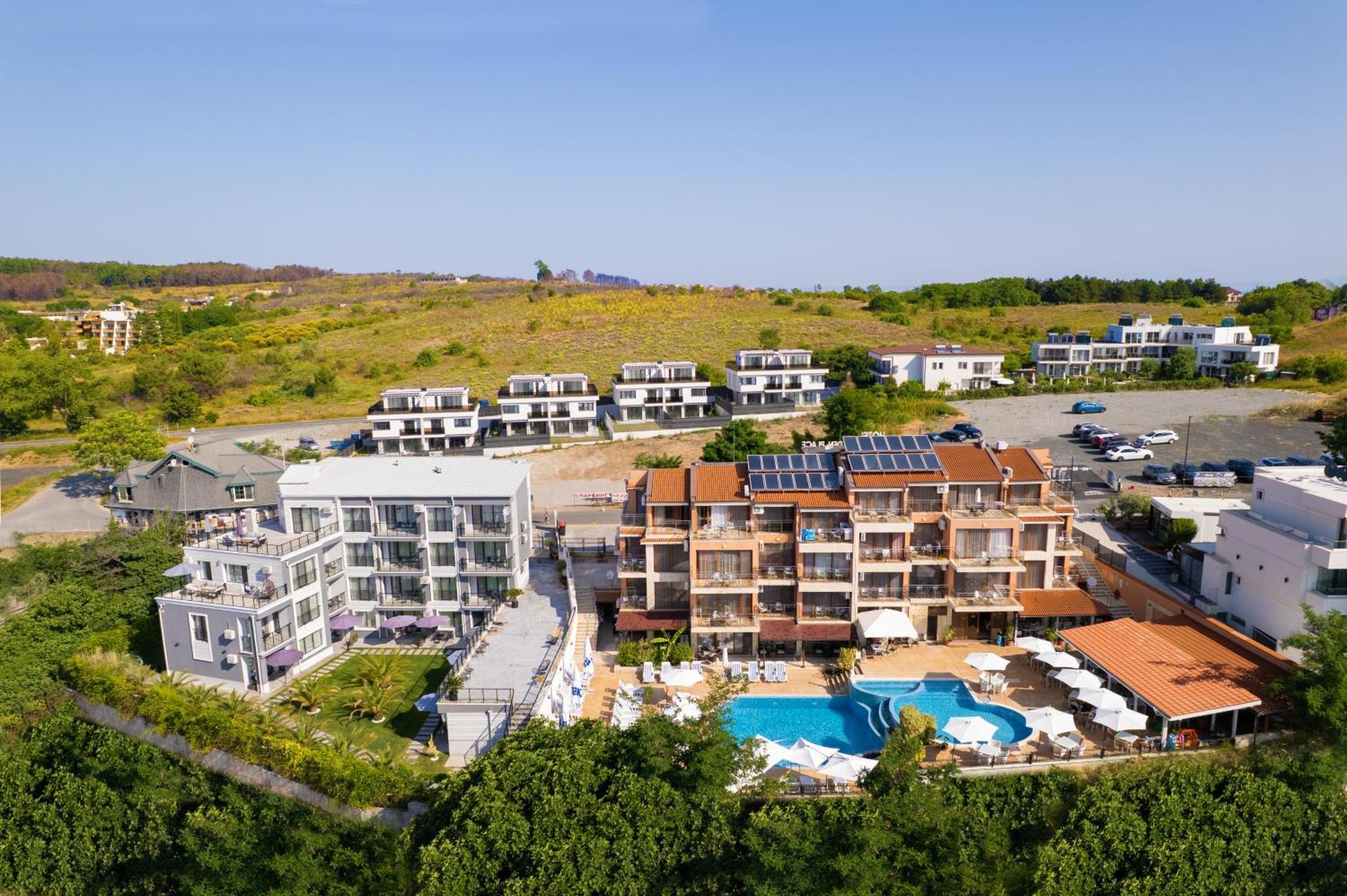 Хотел семеен Golden Place