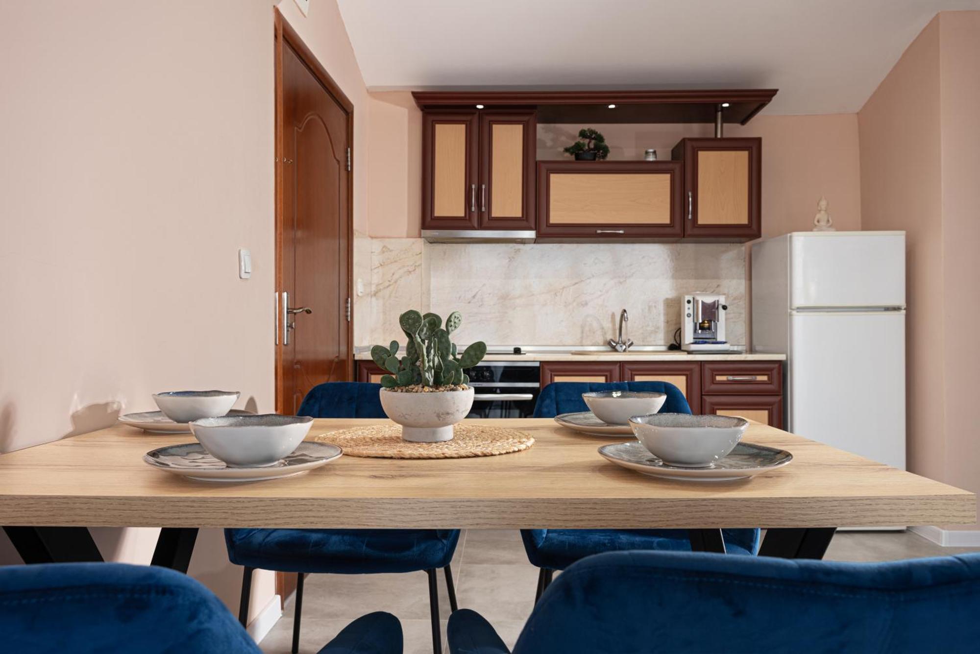 семеен Golden Place Хотел 3*