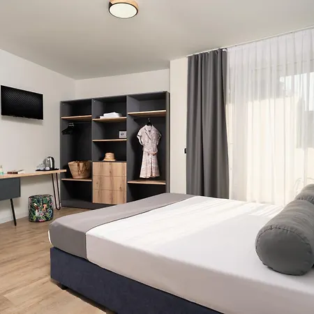 Семеен Хотел Golden Place Sozopol Exterior photo