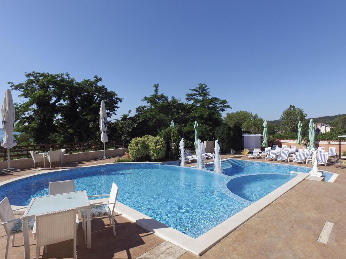 Ξενοδοχείο семеен Golden Place