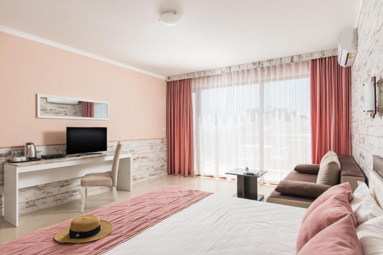 Golden Place Hotel 3*