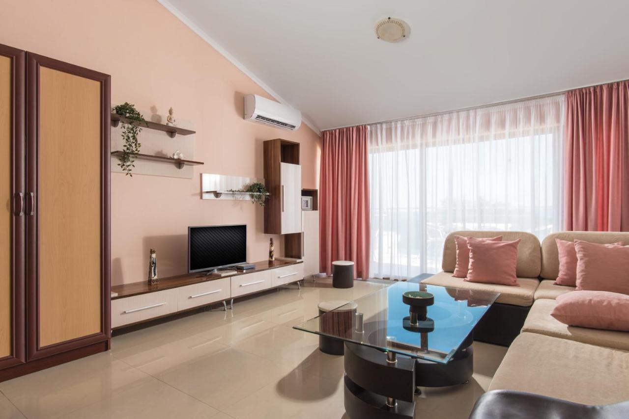 Golden Place 3*