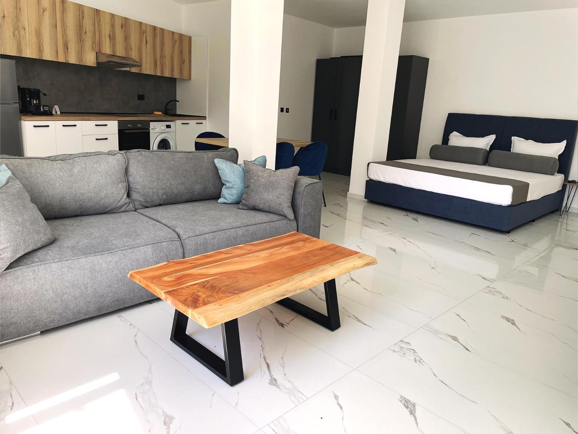 семеен Golden Place Ξενοδοχείο 3*