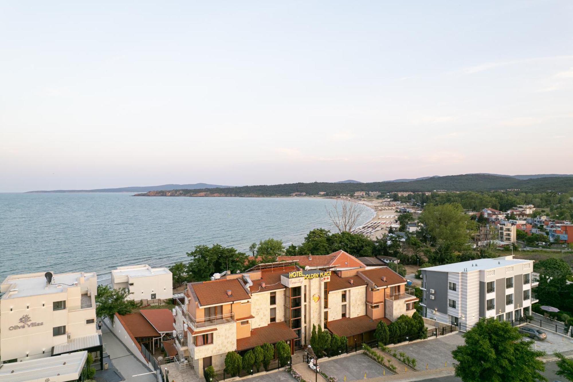 Golden Place 3*